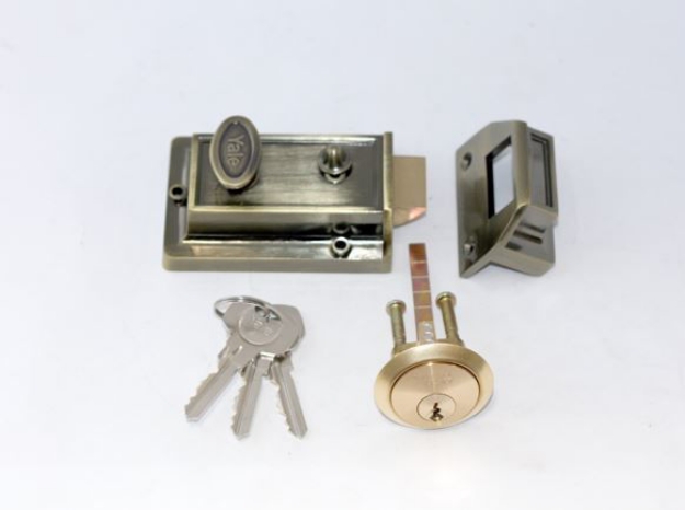 Picture of Yale Night Latch 60MM Antique Brass-YLHV78AB